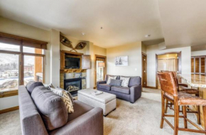 Sundial condo in the heart of Canyons Village, private patio, outdoor pool, walk to hiking & biking